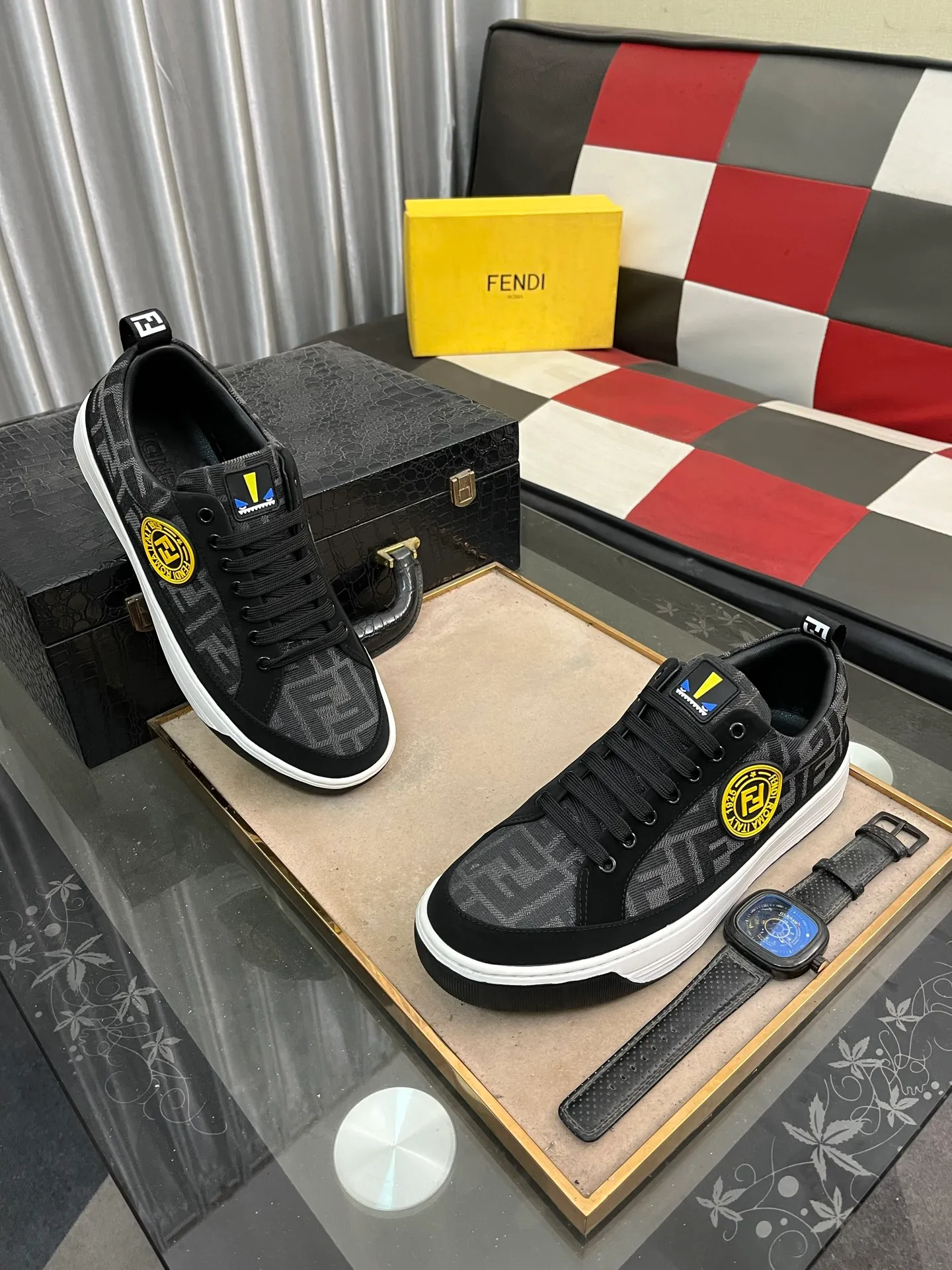 Men's Men's Shoes💰420⌚️⌚️[Fendi] Fendi's latest casual shoes for men! Available at counters simultaneously! Made entirely of imported top-grain calfskin, the interior is made of top-grain water-dyed cowhide, and the original factory-supplied rubber outsole. Leading new fashion concepts. Matching code: 38-442️⃣Colors available